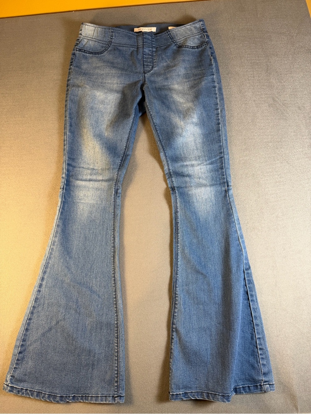 Kenneth Cole Reaction Medium Blue Flare Jeans